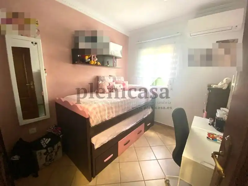 Habitación de Casa adosada en venta en Punta Umbría con Aire acondicionado, Calefacción y Jardín privado
