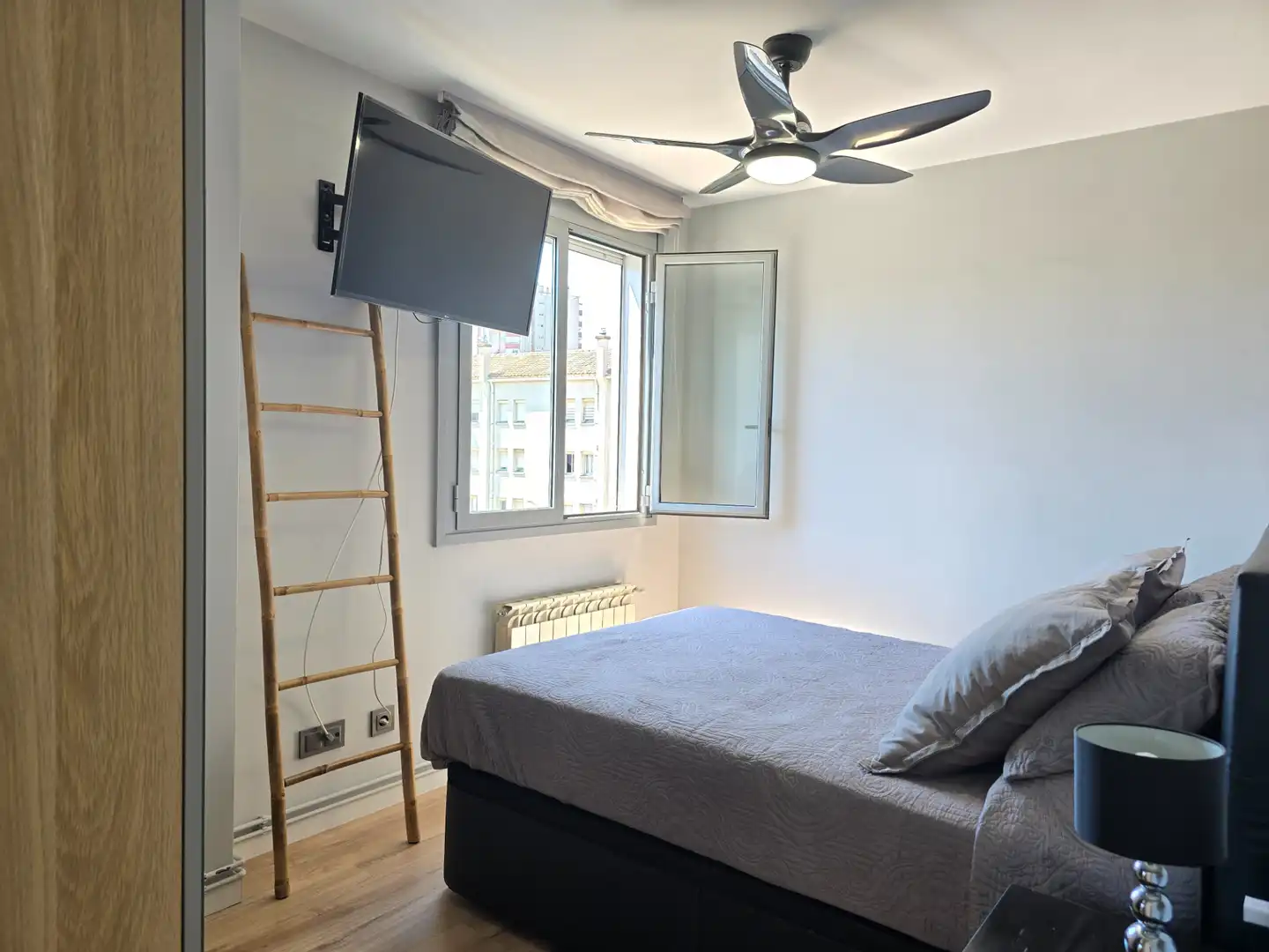 Habitación de Piso en venta en Sabadell con Calefacción, Parquet y Terraza