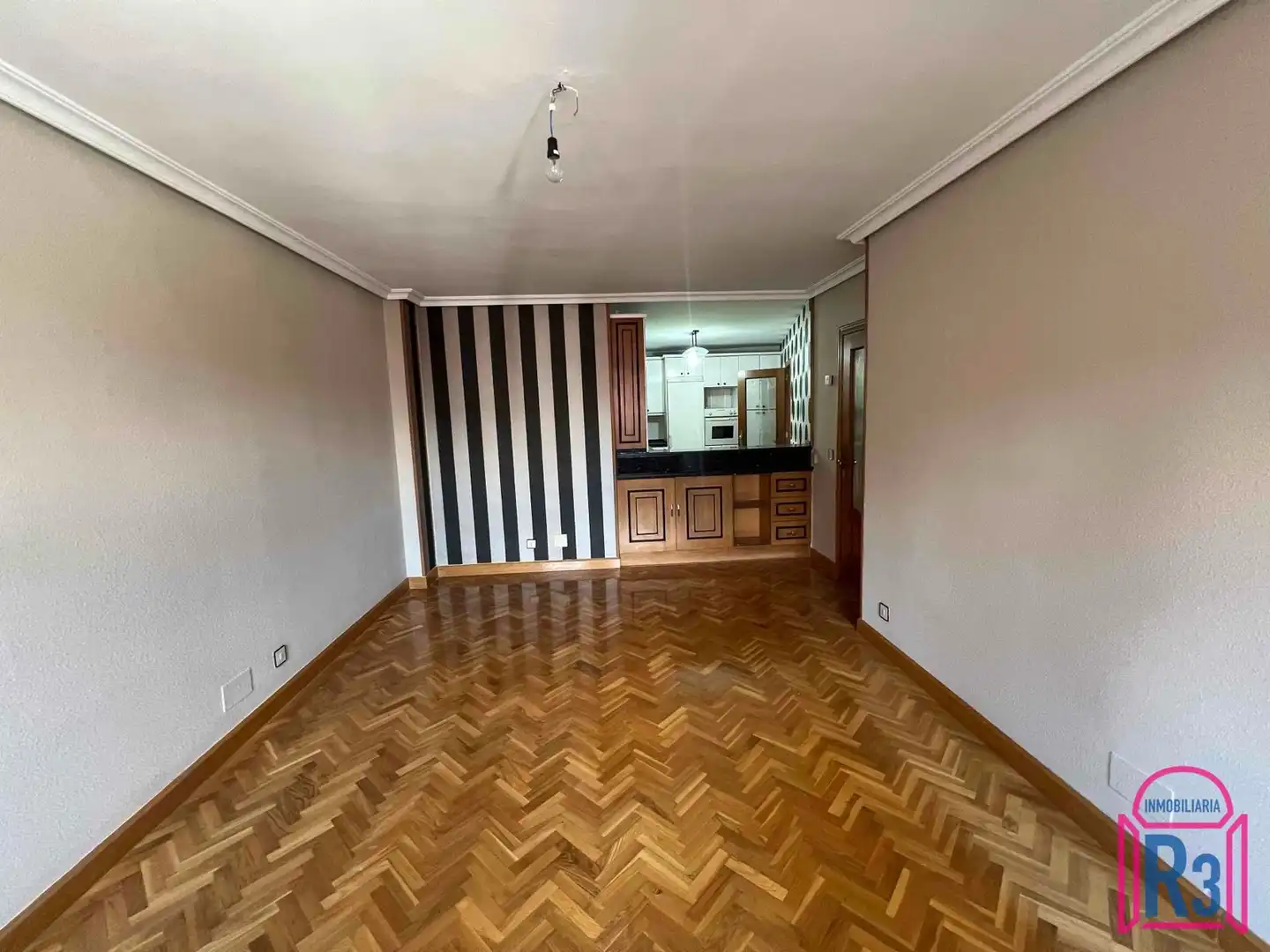 Sala d'estar de Pis en venda en León Capital  amb Calefacció i Traster