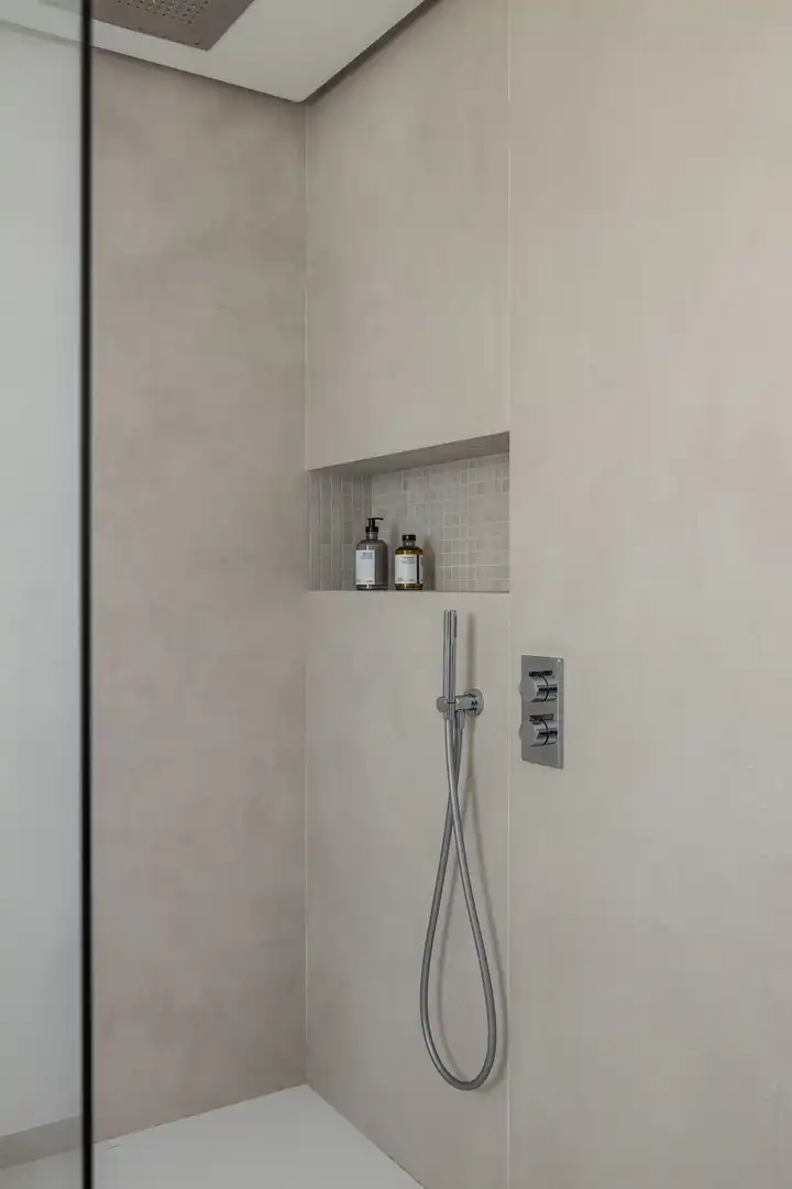 Badezimmer von Dachboden zum Verkauf in Marbella mit Terrasse und Balkon