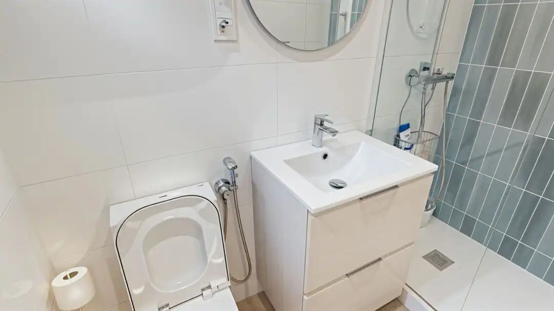 Bathroom of Flat for sale in Madrid  with Air Conditioner, Heating and Furnished