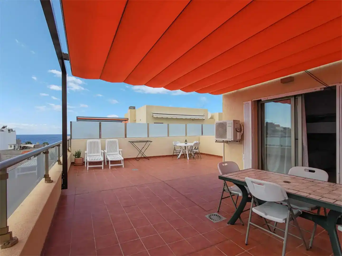 Terrasse von Dachboden zum Verkauf in Guía de Isora mit Klimaanlage und Balkon