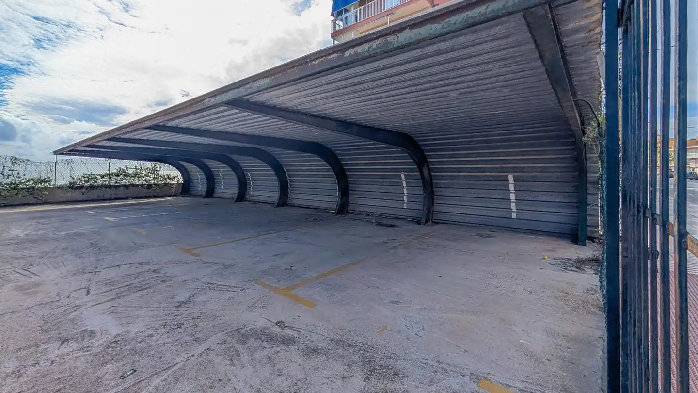 Parkplatz von Wohnung zum Verkauf in Santa Pola mit Klimaanlage und Terrasse