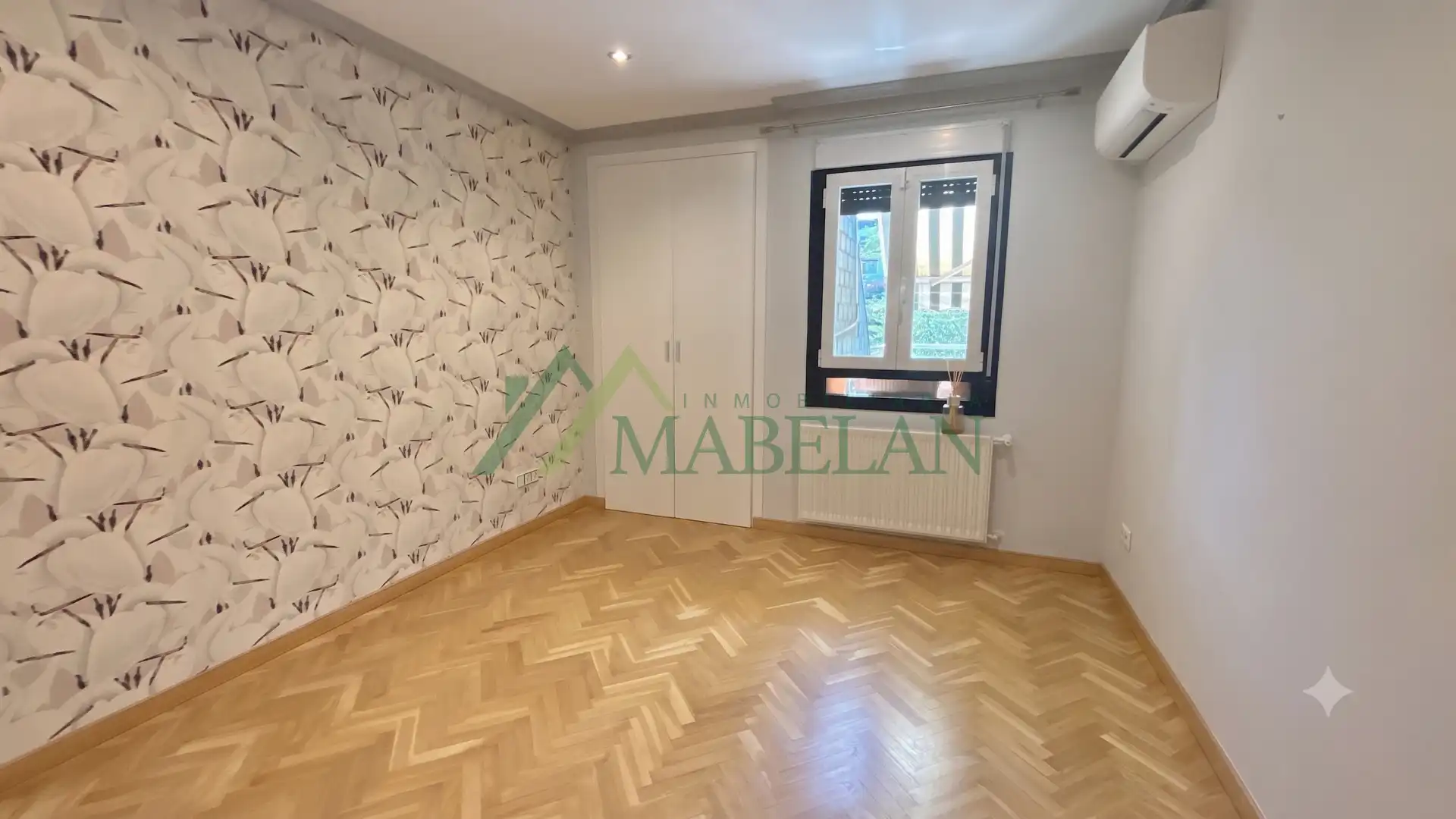 Schlafzimmer von Dachboden zum Verkauf in Las Rozas de Madrid mit Klimaanlage, Heizung und Parkett