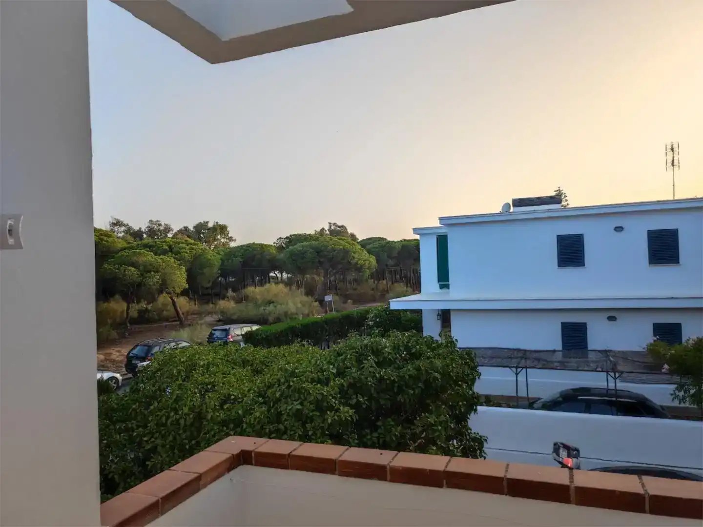 Vista exterior de Casa adosada de lloguer en Islantilla amb Balcó