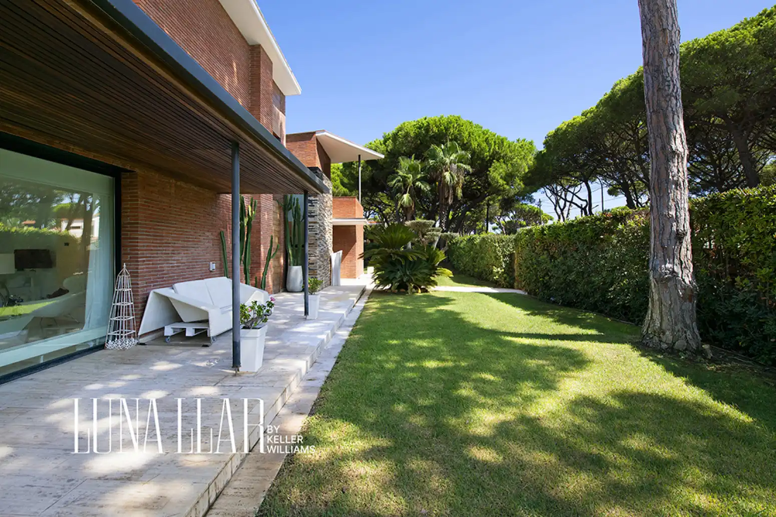 Garden of Houses for sale in Castelldefels  with Swimming Pool