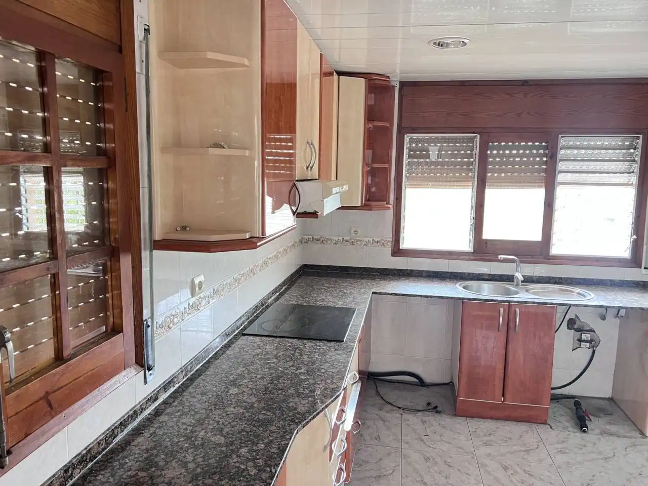 Cuina de Casa o xalet en venda en Vilanova del Vallès amb Jardí privat, Terrassa i Balcó