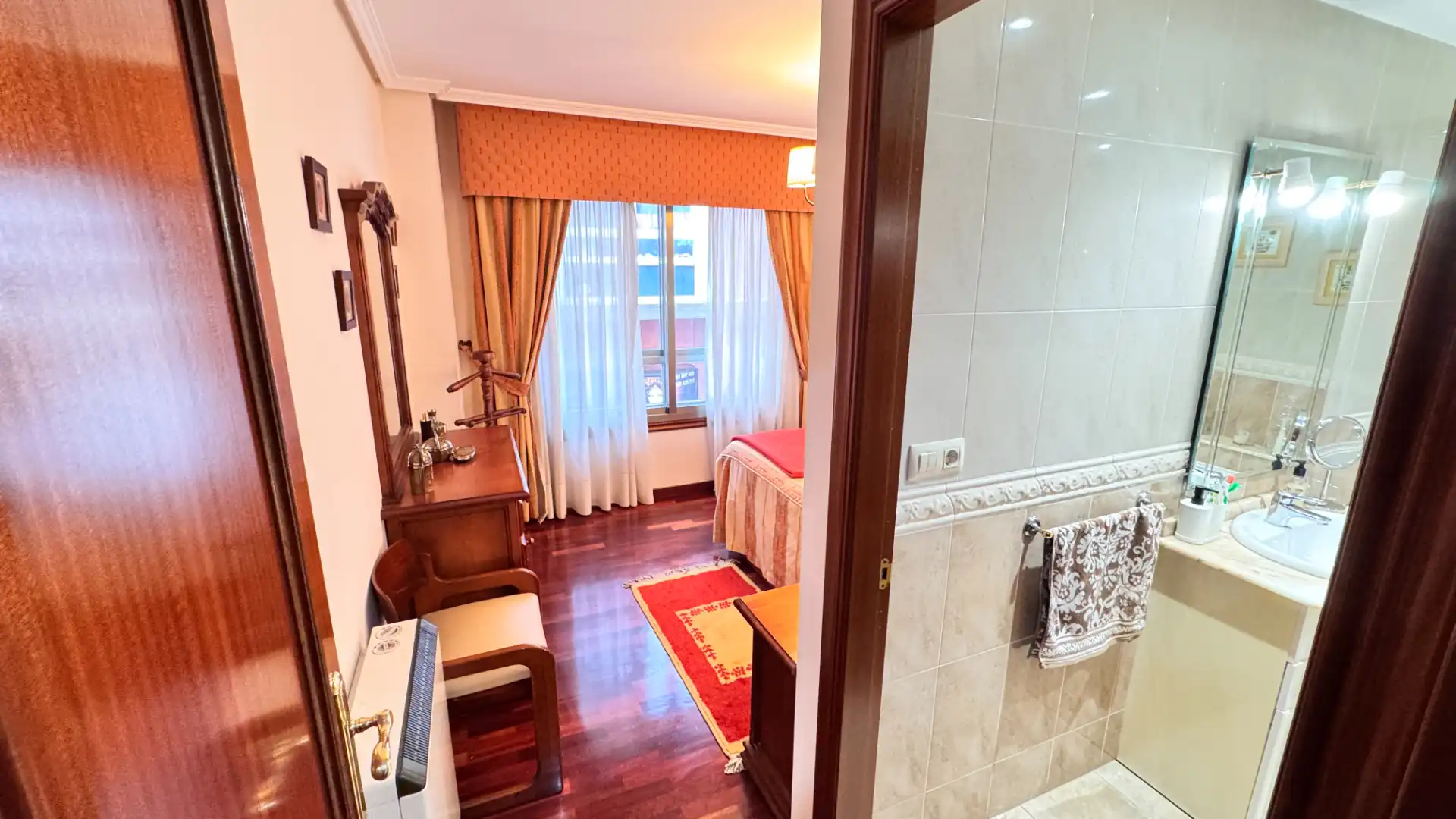 Schlafzimmer von Wohnung zum Verkauf in Arteixo mit Heizung, Parkett und Terrasse