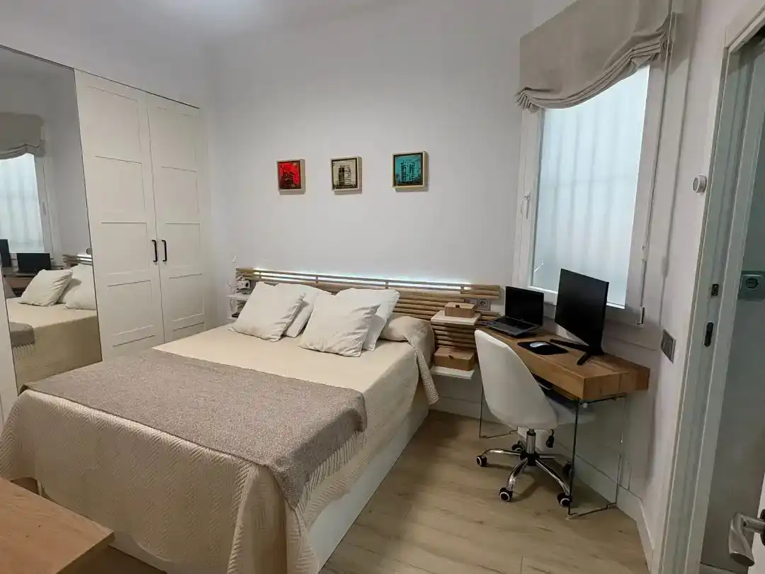 Bedroom of Flat for sale in  Madrid Capital  with Air Conditioner