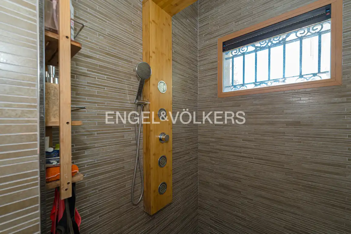 Bathroom of Houses for sale in El Castell de Guadalest  with Private garden, Swimming Pool and Jacuzzi