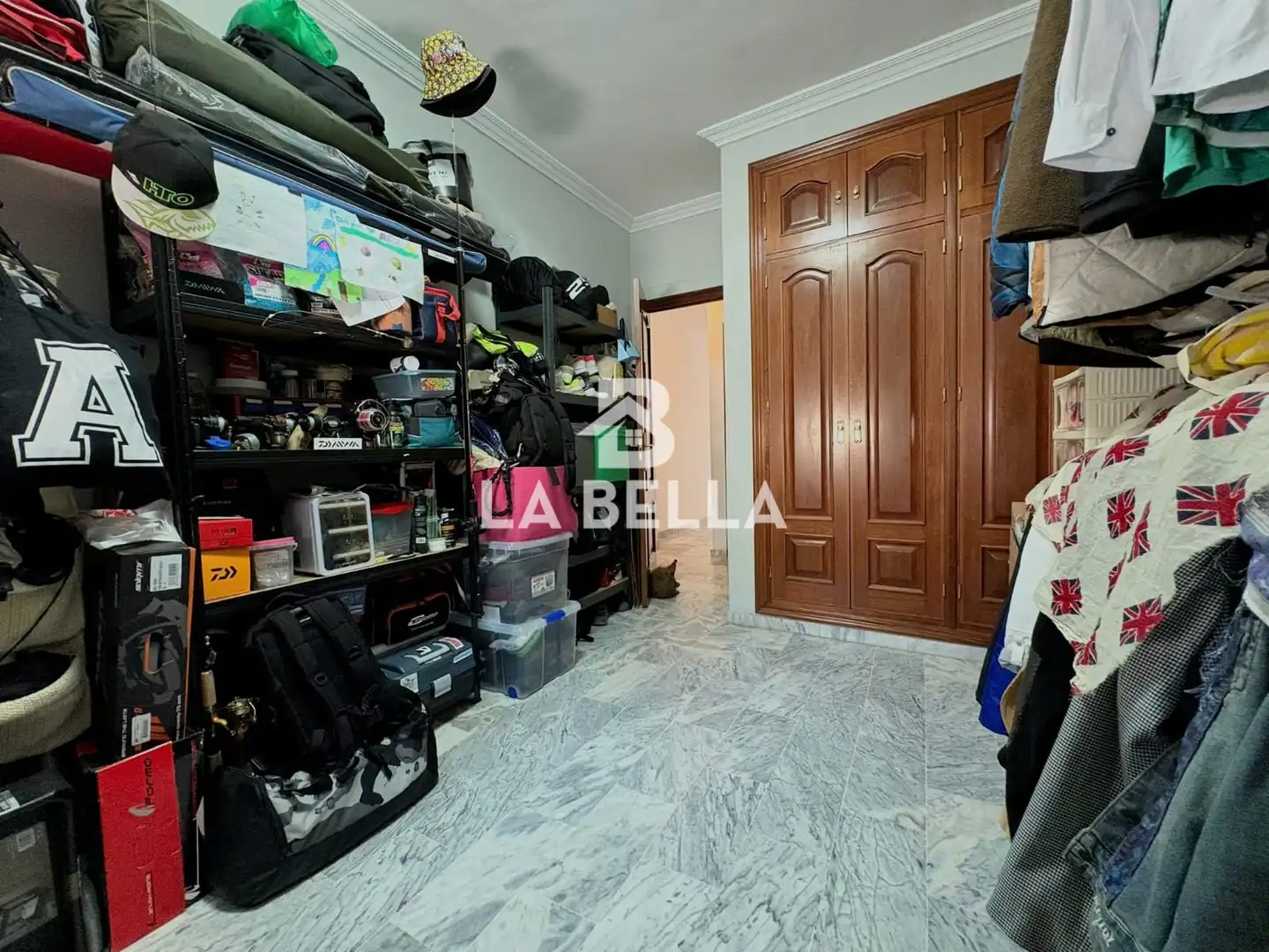 Houses for sale in Sevilla  with Air Conditioner and Furnished