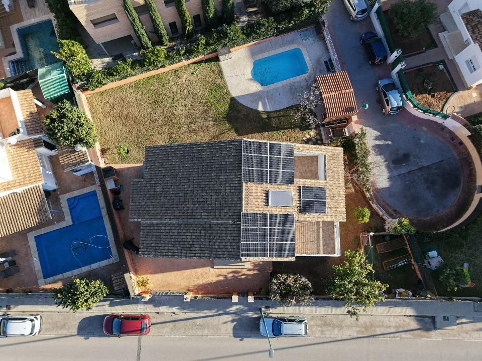 Vista exterior de Casa o xalet en venda en Llíria amb Aire condicionat, Jardí privat i Terrassa