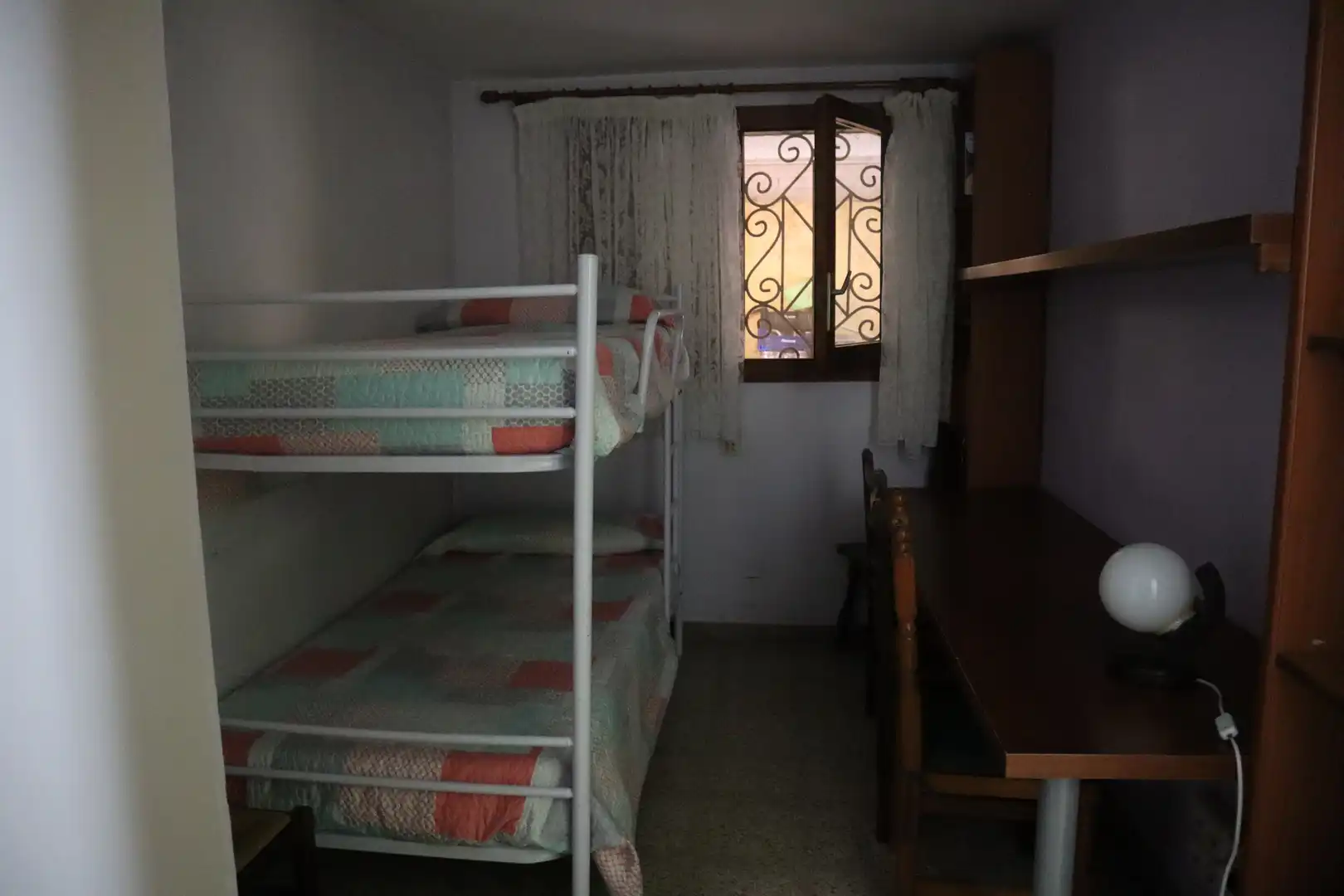 Schlafzimmer von Einfamilien-Reihenhaus zum Verkauf in Tossa de Mar mit Klimaanlage, Privatgarten und Terrasse