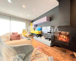 Living room of Single-family semi-detached for sale in Badalona  with Terrace and Balcony