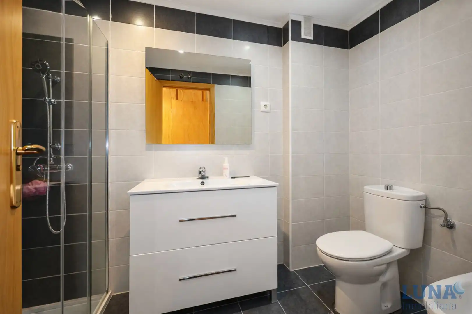 Badezimmer von Wohnung zum Verkauf in Parla mit Klimaanlage und Heizung