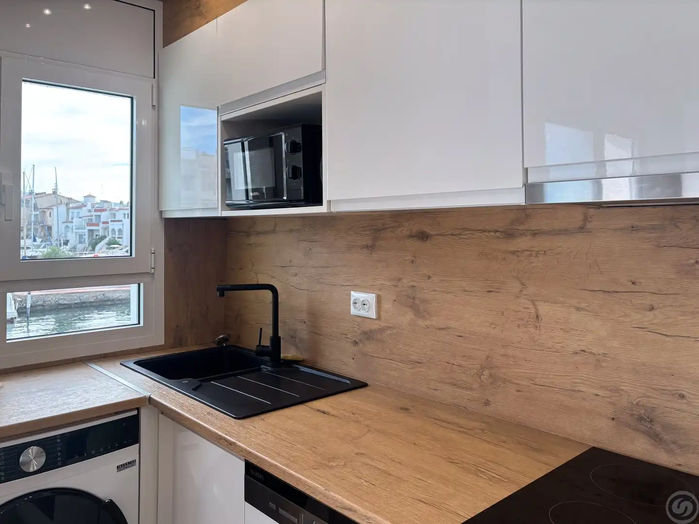 Küche von Einfamilien-Reihenhaus zum Verkauf in Empuriabrava mit Klimaanlage, Terrasse und Möbliert