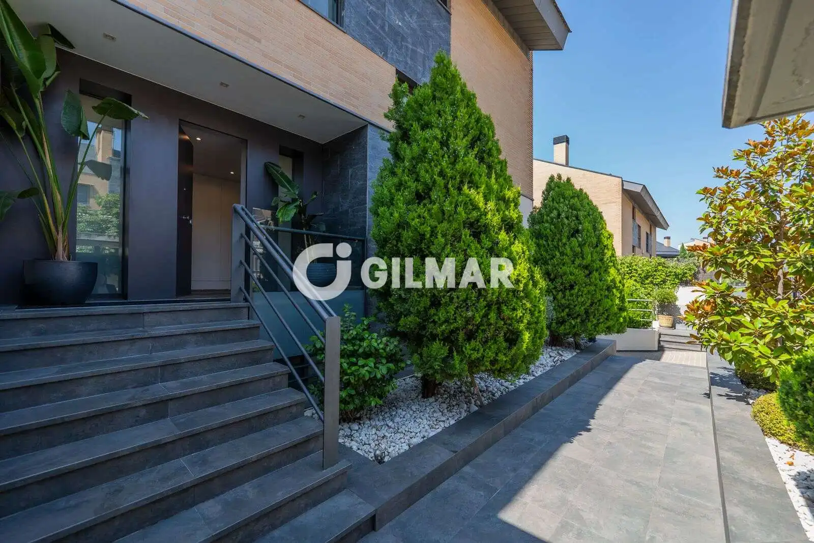 Casa pareada con piscina en venta en Encinar de los Reyes, imagen 3
