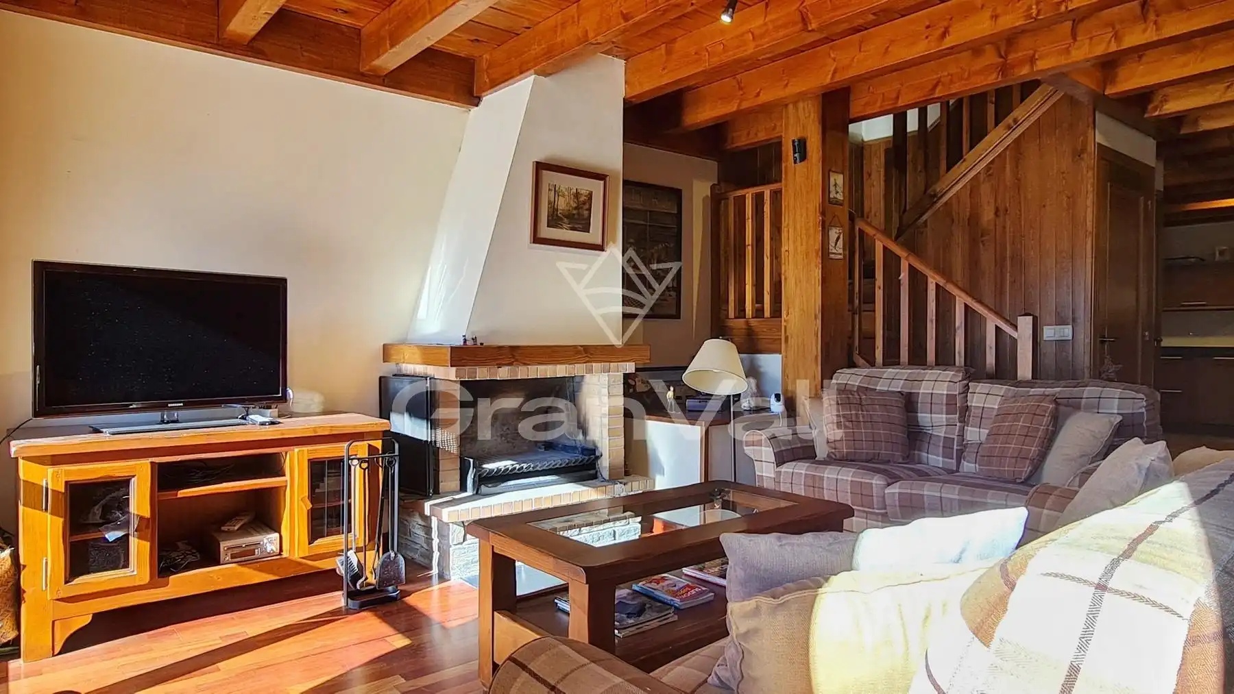 Wohnzimmer von Einfamilien-Reihenhaus zum Verkauf in Osséja mit Heizung, Parkett und Terrasse