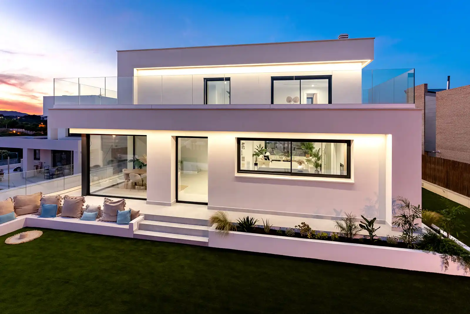 Vista exterior de Casa o chalet en venta en Vilanova i la Geltrú con Aire acondicionado, Calefacción y Jardín privado