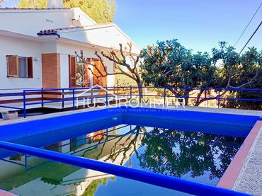 Villa con piscina in vendita a FOIA DELS ANGELS