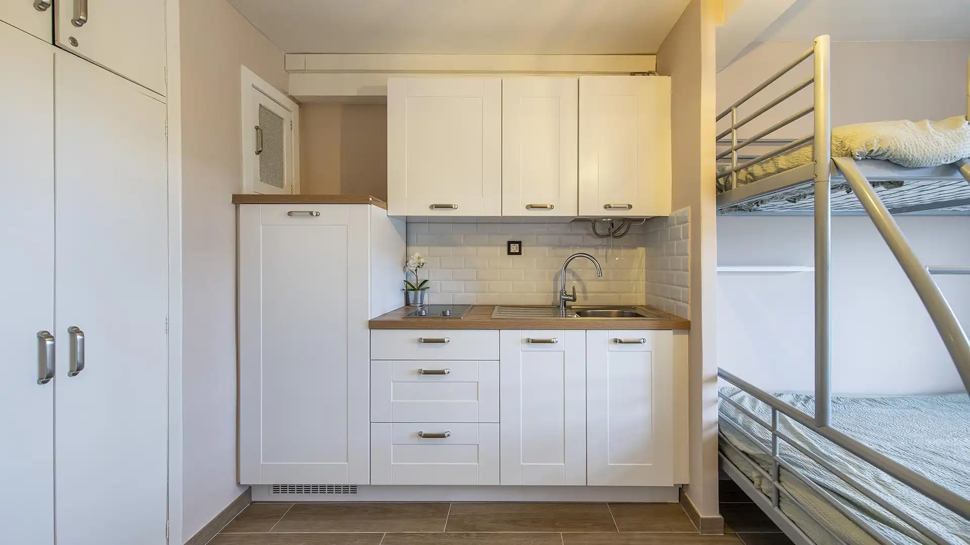 Cocina de Apartamento en venta en Castell d'Aro, Platja d'Aro i s'Agaró con Parquet y Amueblado