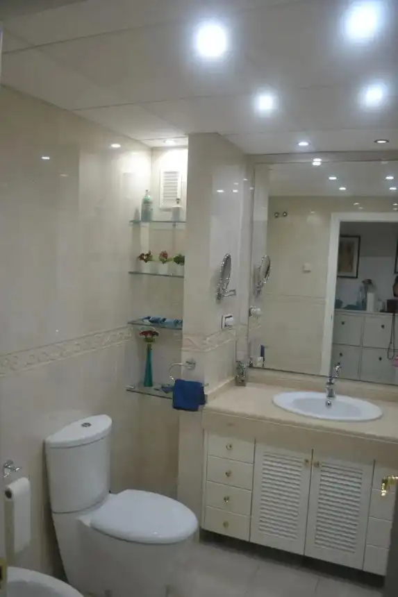 Baño de Piso en venta en Torremolinos con Aire acondicionado, Calefacción y Terraza