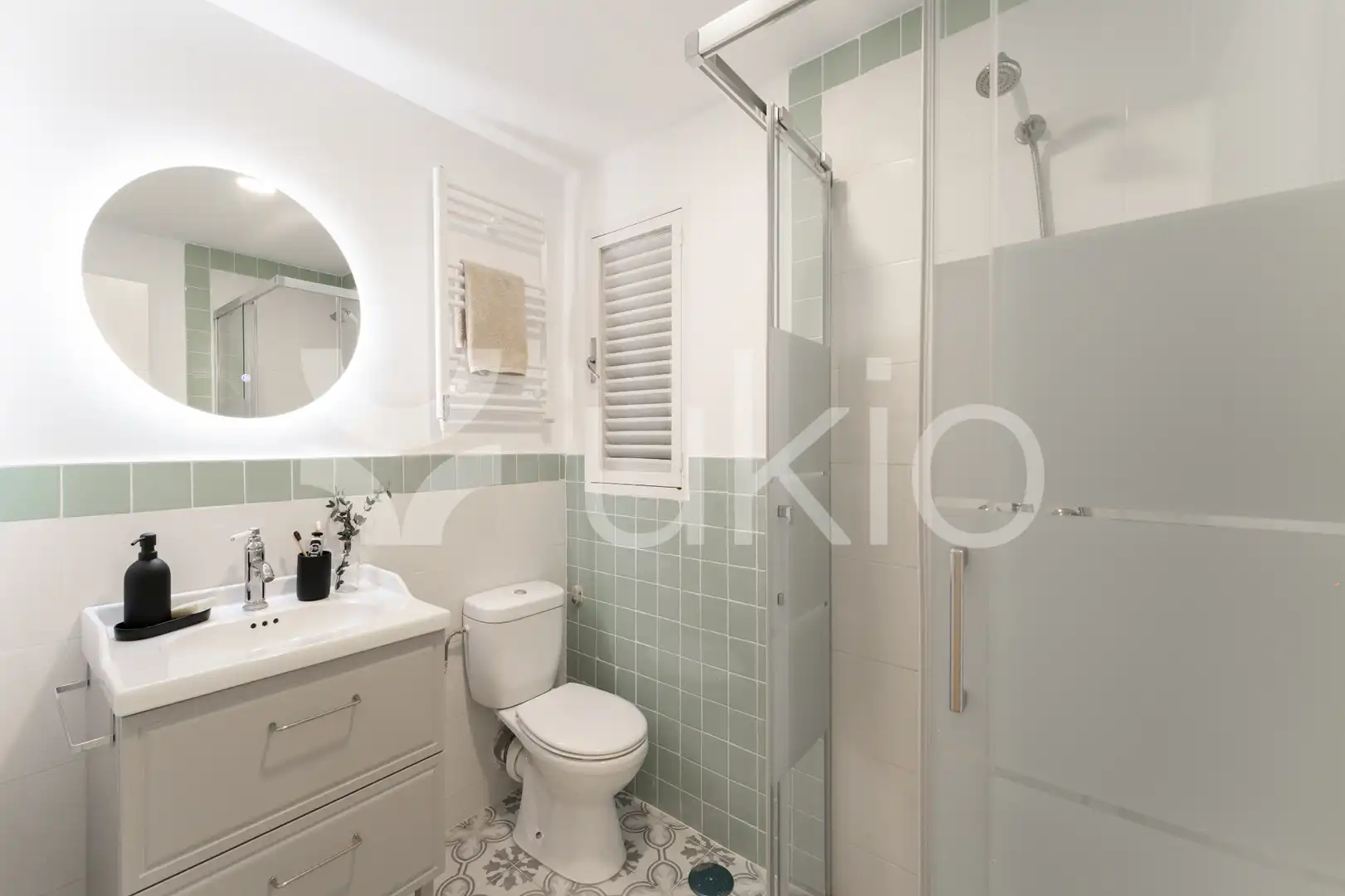 Bany de Apartament de lloguer en Madrid amb Aire condicionat, Calefacció i Moblat