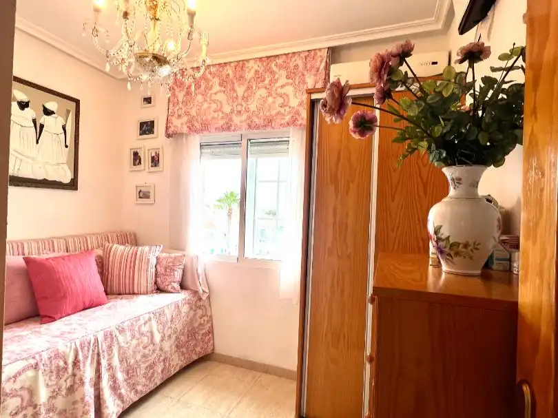Schlafzimmer von Wohnungen zum Verkauf in Torrevieja mit Klimaanlage, Terrasse und Balkon