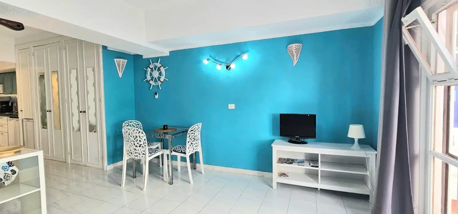 Sala de estar de Estudio en venta en Arona con Terraza, Amueblado y Piscina comunitaria