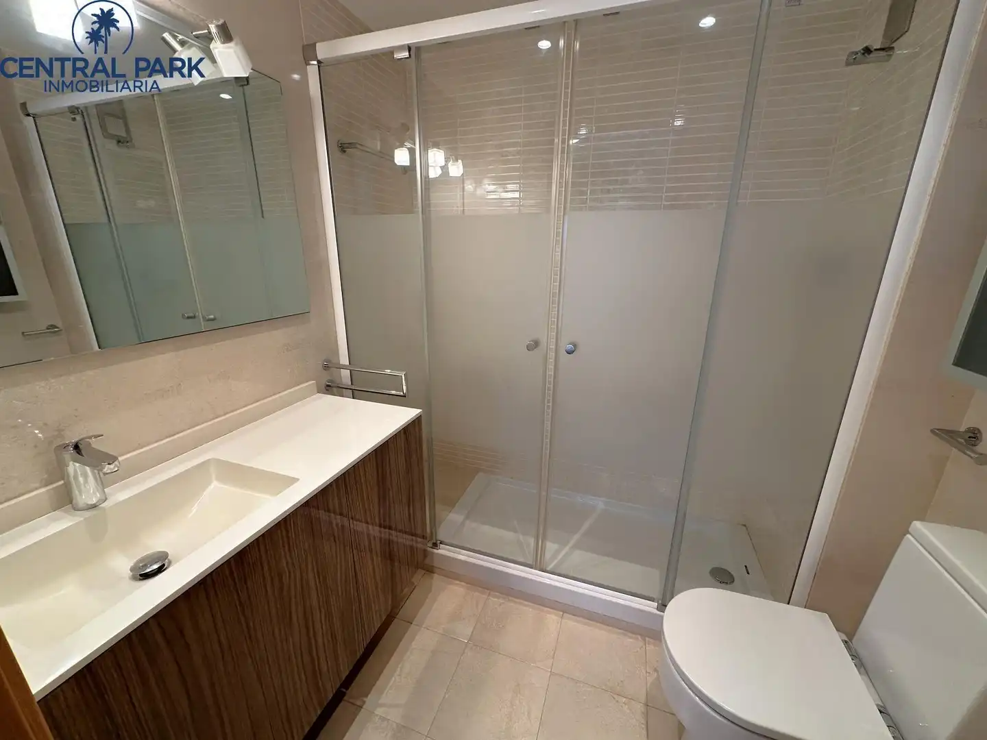 Baño de Apartamento en venta en Salou con Aire acondicionado, Terraza y Amueblado