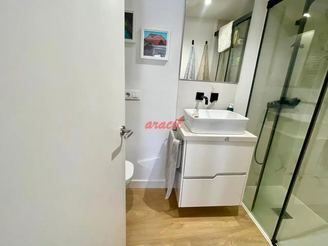 Bathroom of Flat for rent in Ourense Capital   with Air Conditioner, Heating and Furnished