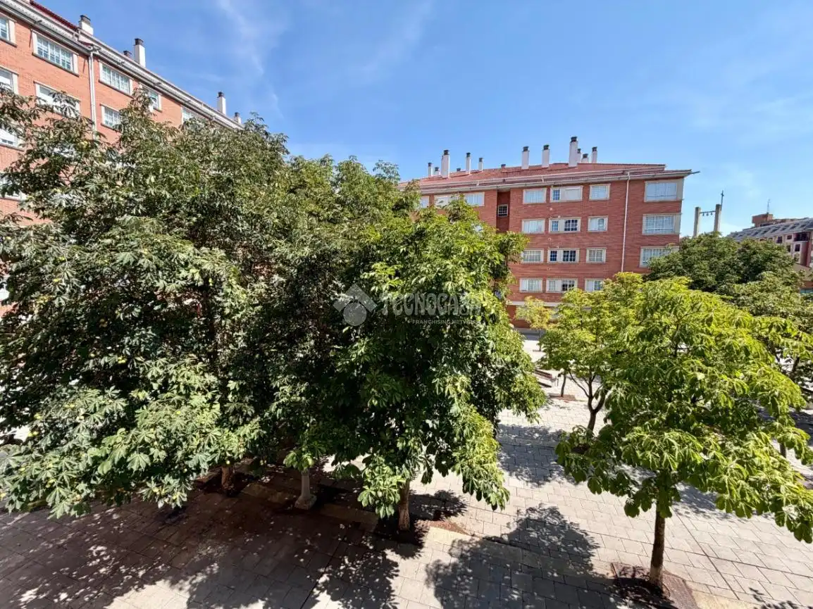 Exterior view of Flat for sale in León Capital 