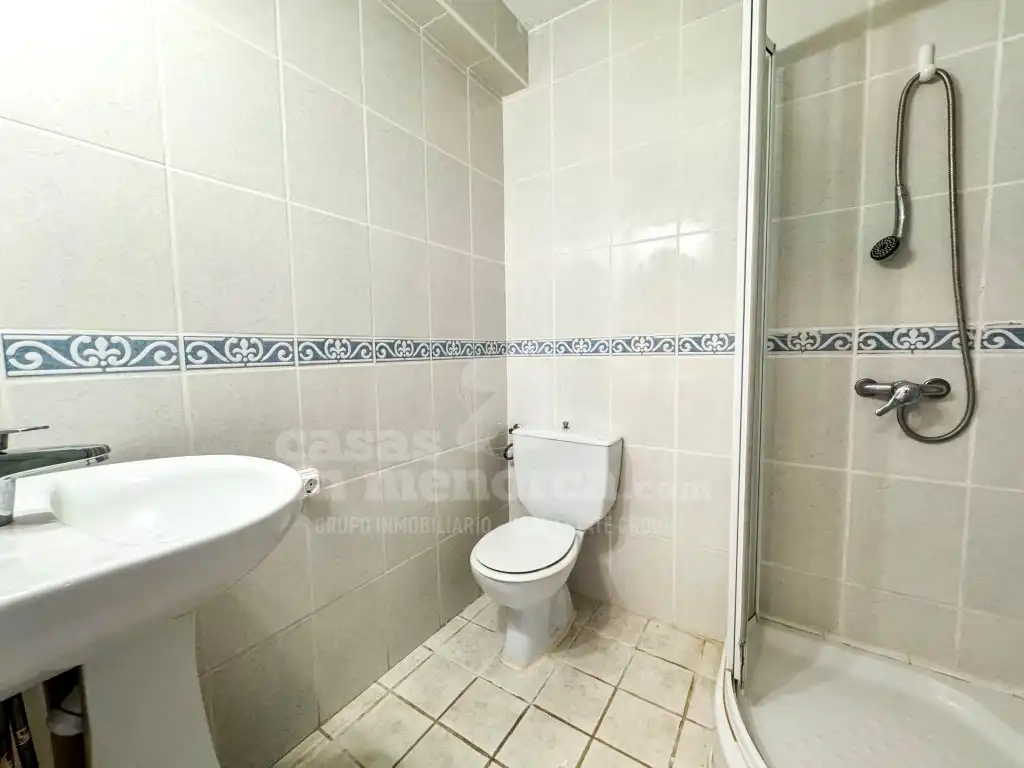 Baño de Apartamento en venta en Es Castell con Jardín privado, Terraza y Piscina