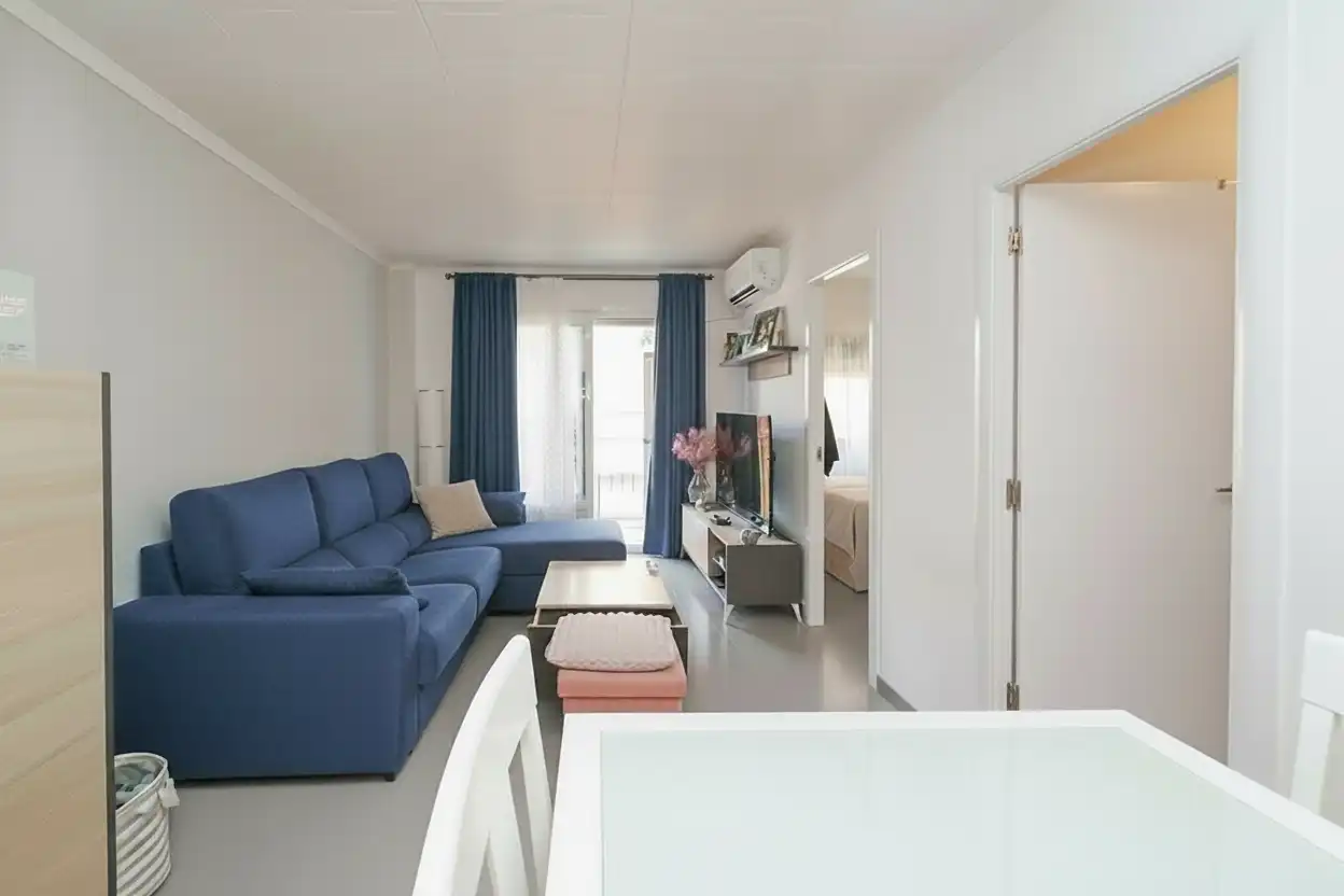 Sala de estar de Piso en venta en L'Hospitalet de Llobregat con Calefacción y Balcón