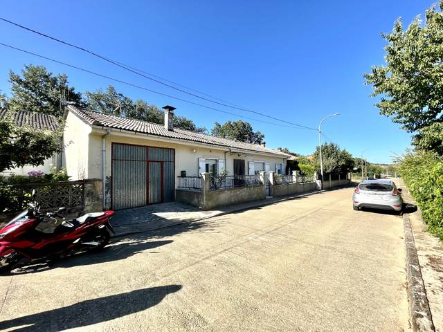 Casa-chalet en Venta en Lucillo