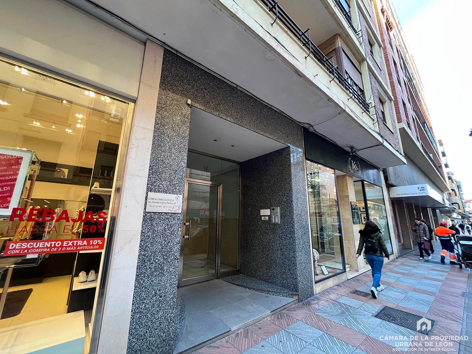 Vista exterior de Pis en venda en León Capital  amb Calefacció