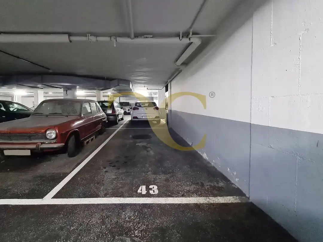 Parkplatz von Wohnung zur Miete in Oviedo  mit Heizung, Terrasse und Möbliert