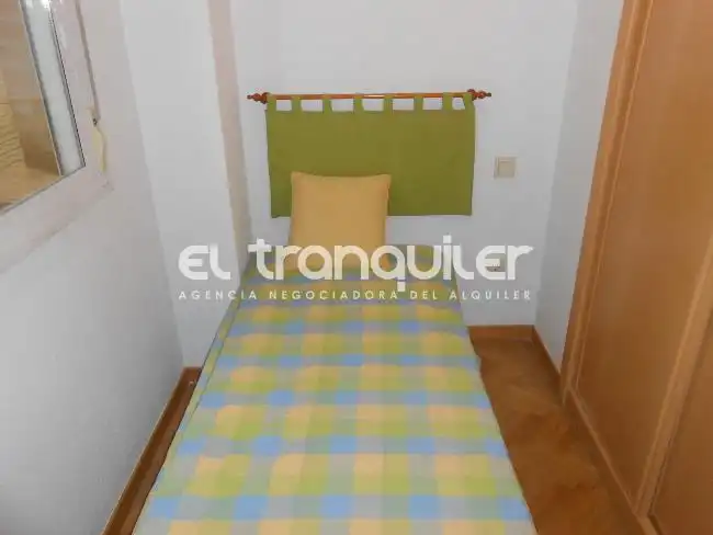 Bedroom of Flat for rent in Madrid  with Air Conditioner, Parquet flooring and Swimming Pool