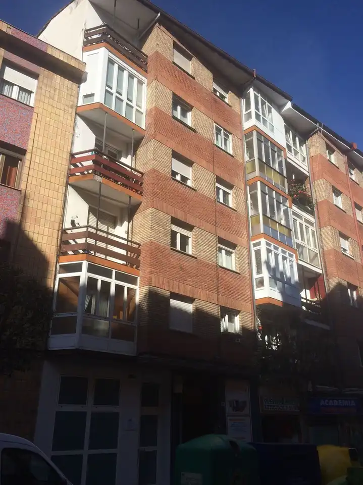 Außenansicht von Wohnung zur Miete in Gijón  mit Heizung, Parkett und Möbliert