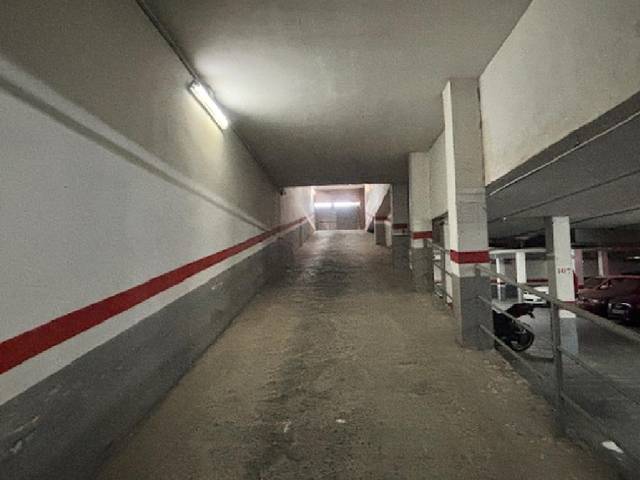 Garaje en Venta en Ensanche - Parque Santa Rosa