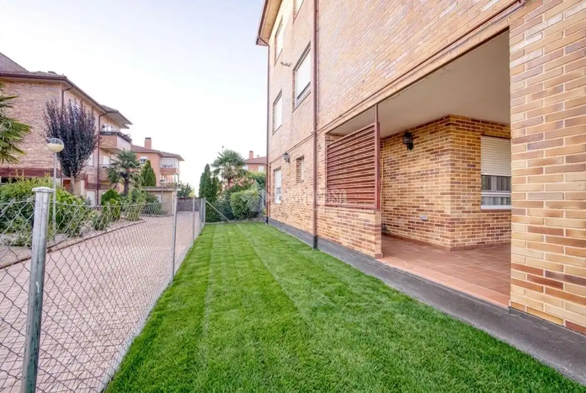 Jardín de Piso en venta en Villamayor con Calefacción, Jardín privado y Terraza
