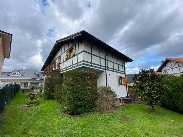 Casa-chalet en Venta en Barrio Sámano en Sámano