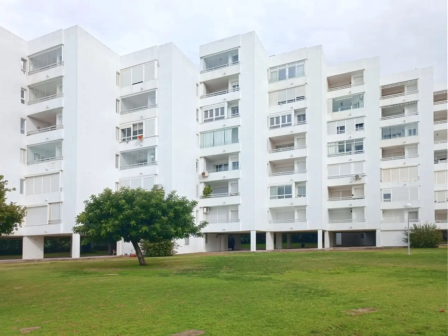 Außenansicht von Wohnung zum Verkauf in El Puerto de Santa María mit Klimaanlage, Heizung und Terrasse
