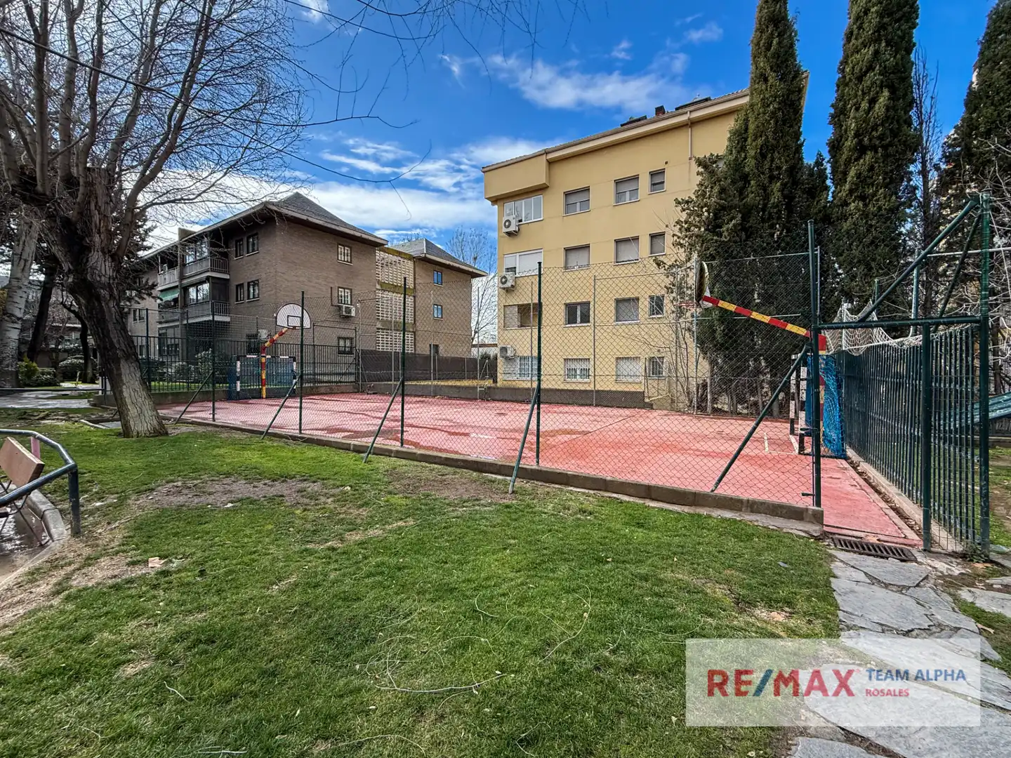 Vista exterior de Piso en venta en Paracuellos de Jarama con Aire acondicionado, Calefacción y Jardín privado