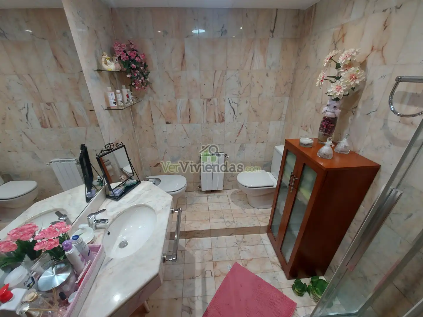 Baño de Casa adosada en venta en Sant Llorenç d'Hortons con Aire acondicionado, Calefacción y Jardín privado