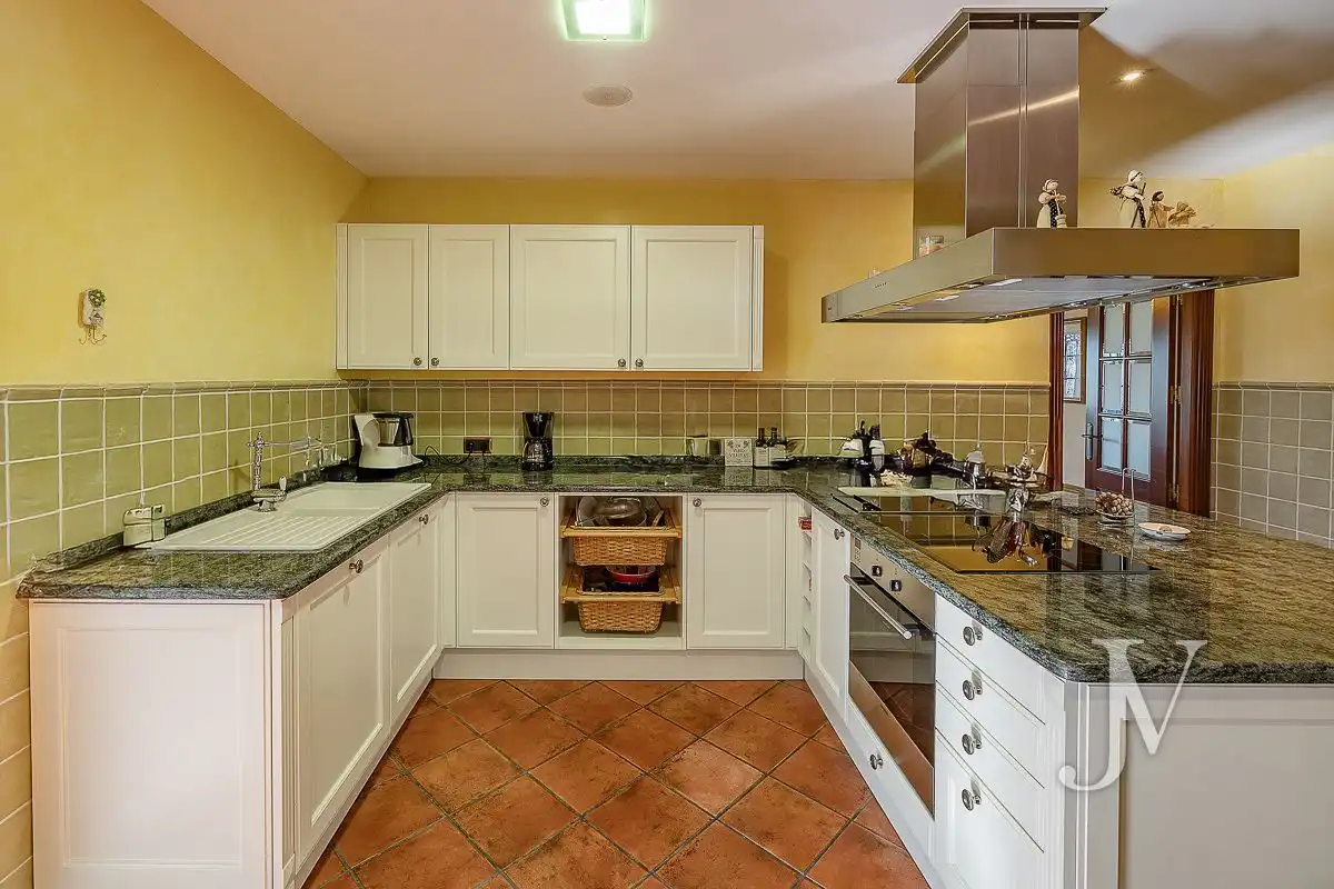 Cocina de Casa o chalet en venta en El Casar con Aire acondicionado, Calefacción y Jardín privado