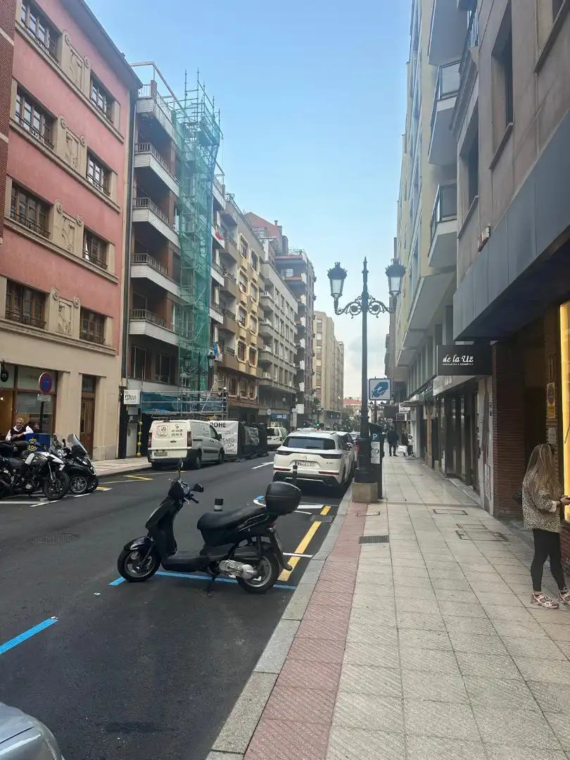 Vista exterior de Pis en venda en Oviedo  amb Calefacció i Internet