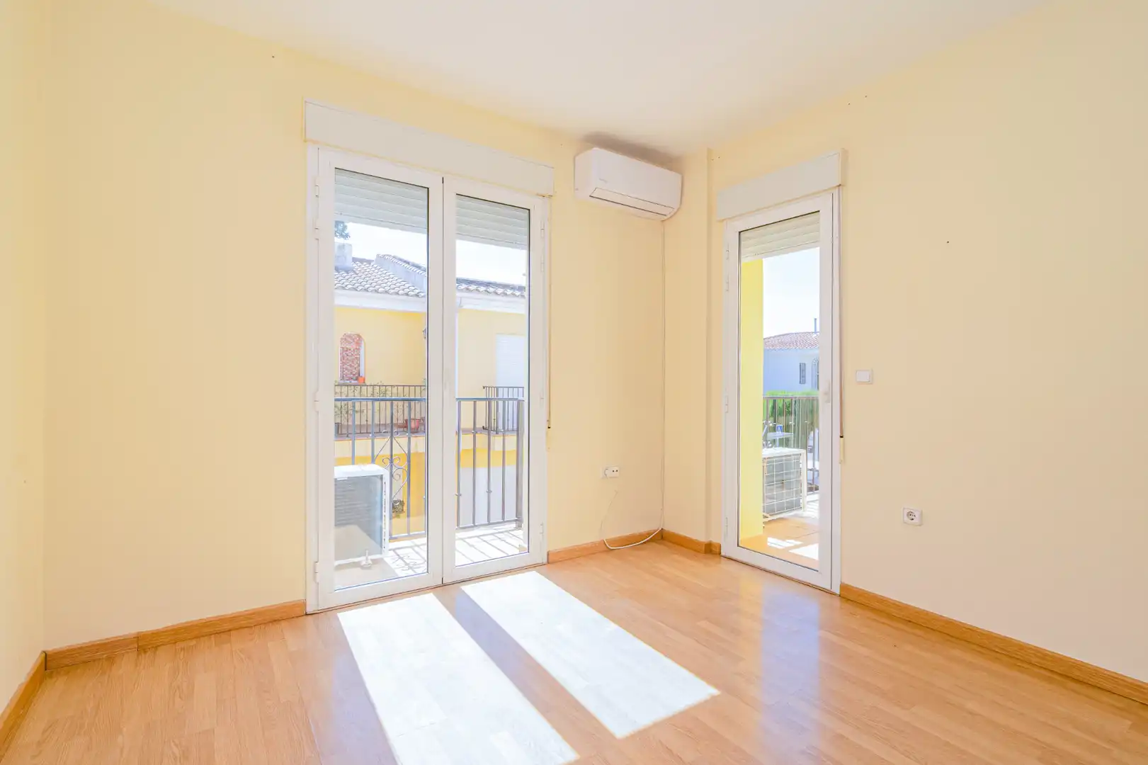 Dormitori de Casa adosada en venda en Vegas del Genil amb Aire condicionat, Calefacció i Terrassa