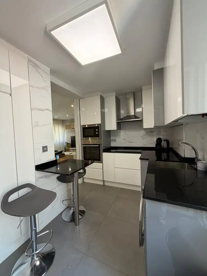 Küche von Wohnung zur Miete in Gijón  mit Heizung, Terrasse und Balkon