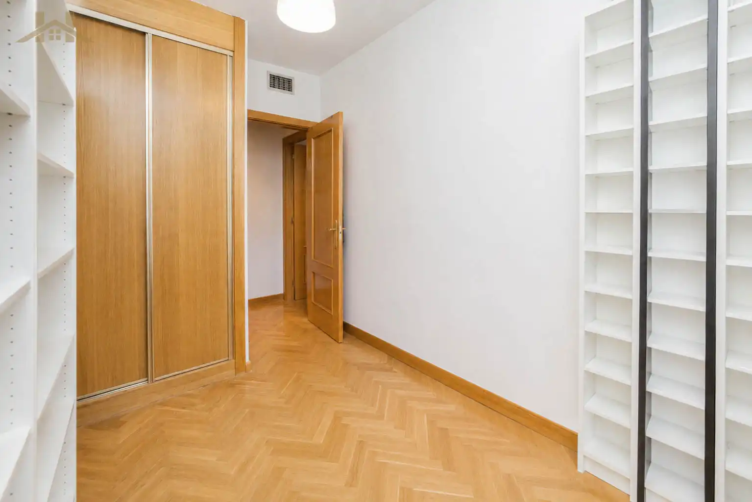 Wohnung zum Verkauf in Alcorcón mit Abstellraum, Ofen und Balkon